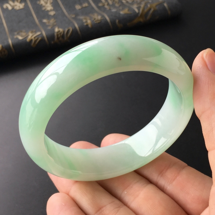(超值推荐)糯冰种飘翠手镯(57.3mm)