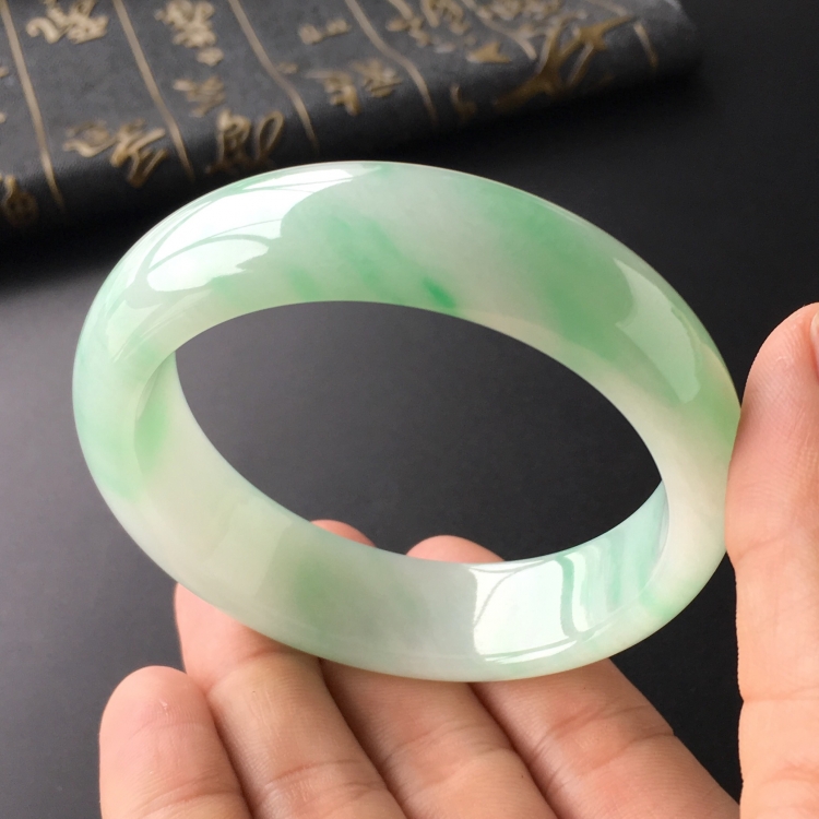(超值推荐)糯冰种飘翠手镯(57.3mm)