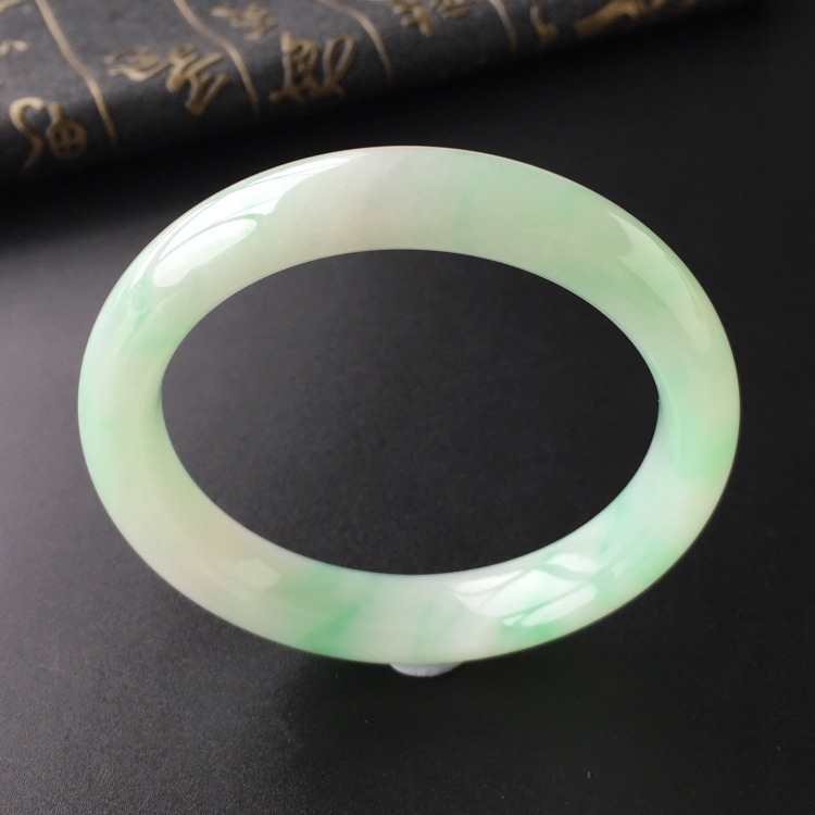 (超值推荐)糯冰种飘翠手镯(56.2mm)