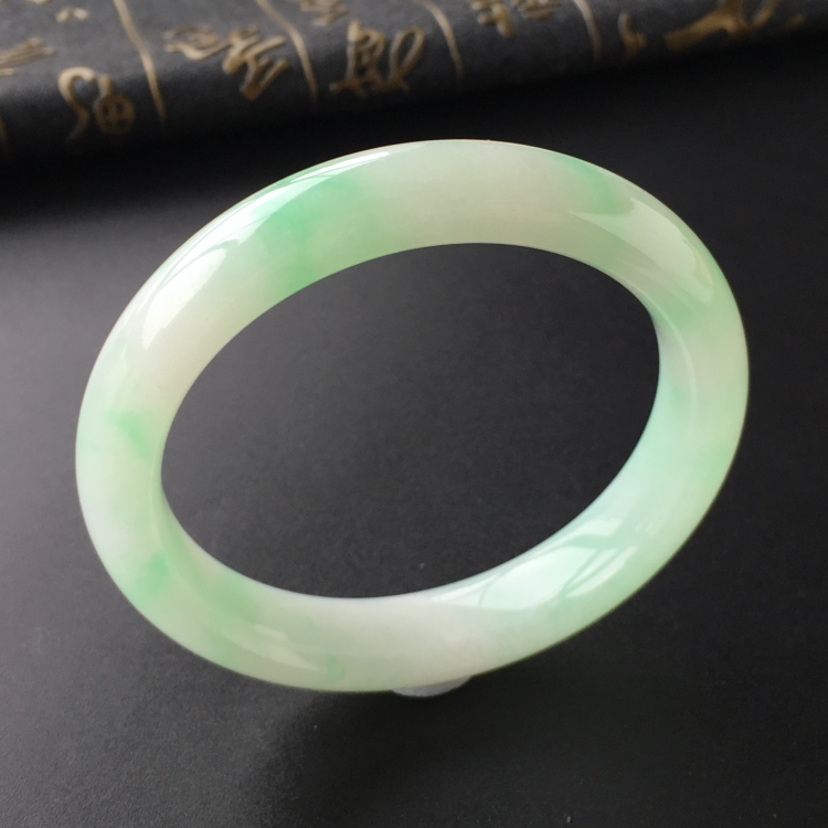 (超值推荐)糯冰种飘翠手镯(56.2mm)