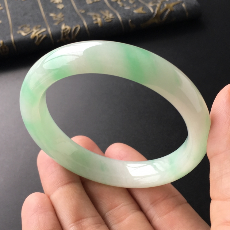 (超值推荐)糯冰种飘翠手镯(56.2mm)