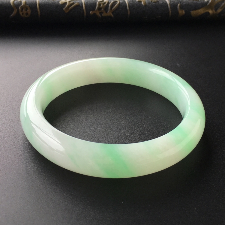 (超值推荐)糯冰种飘翠手镯(56.2mm)