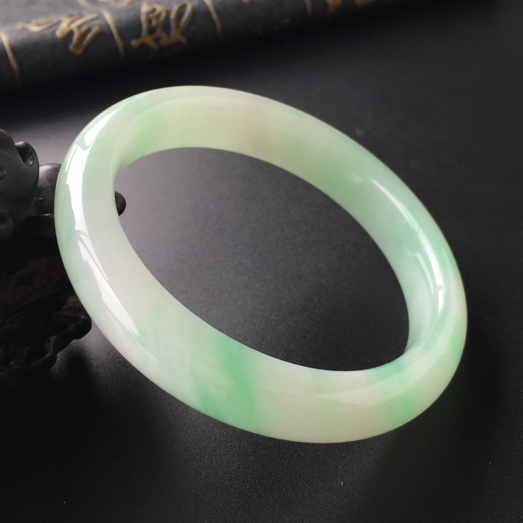 (超值推荐)糯冰种飘翠手镯(56.2mm)