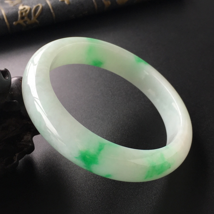 (超值推荐)糯冰种飘翠手镯(54.5mm)