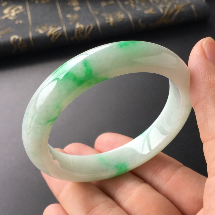 (超值推荐)糯冰种飘翠手镯(54.5mm)