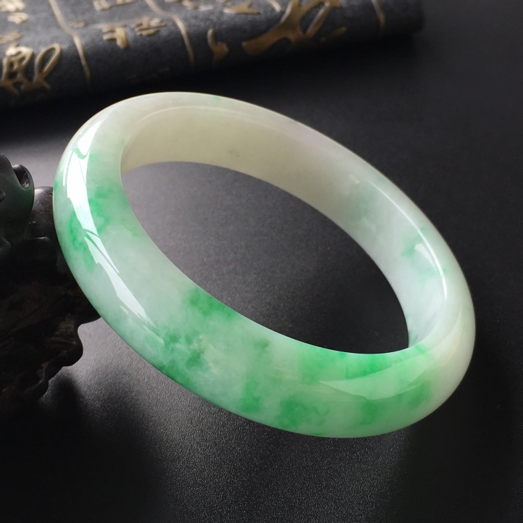 (超值推荐)糯冰种飘翠手镯(58mm)