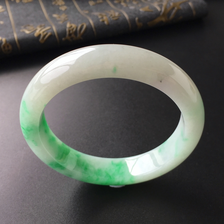 (超值推荐)糯冰种飘翠手镯(58mm)