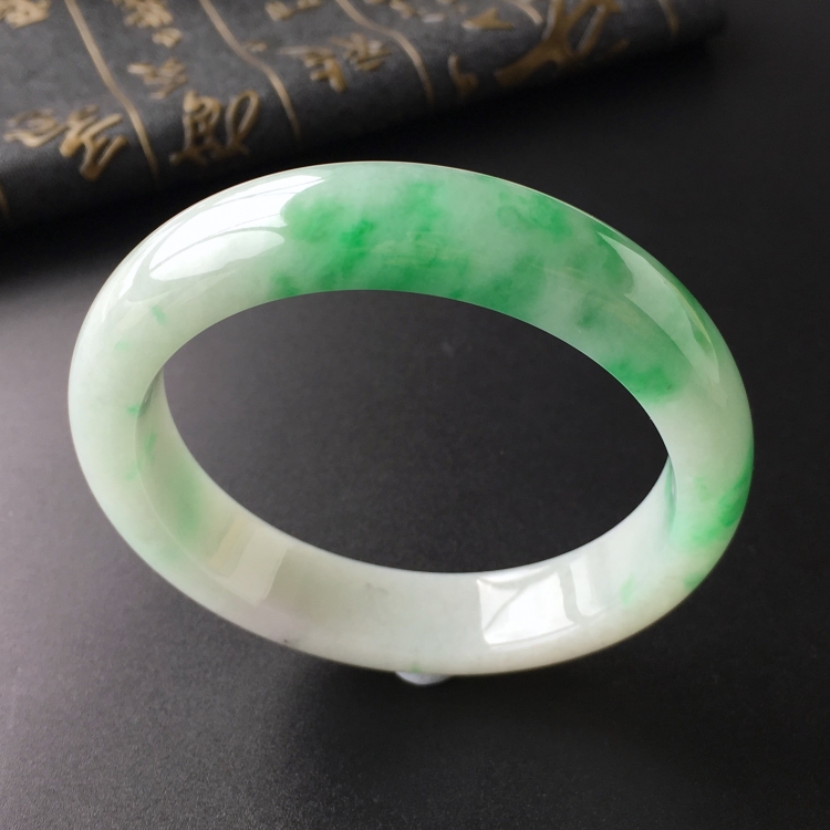 (超值推荐)糯冰种飘翠手镯(58mm)