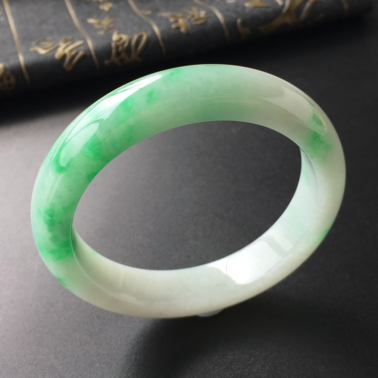 (超值推荐)糯冰种飘翠手镯(58mm)