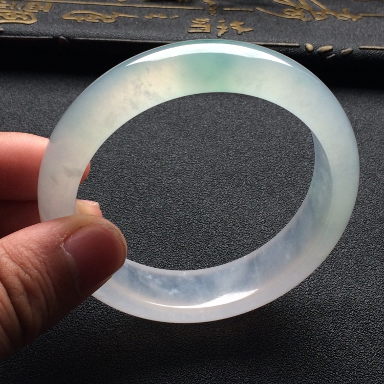 （超值推荐）冰种略飘花手镯（57mm）