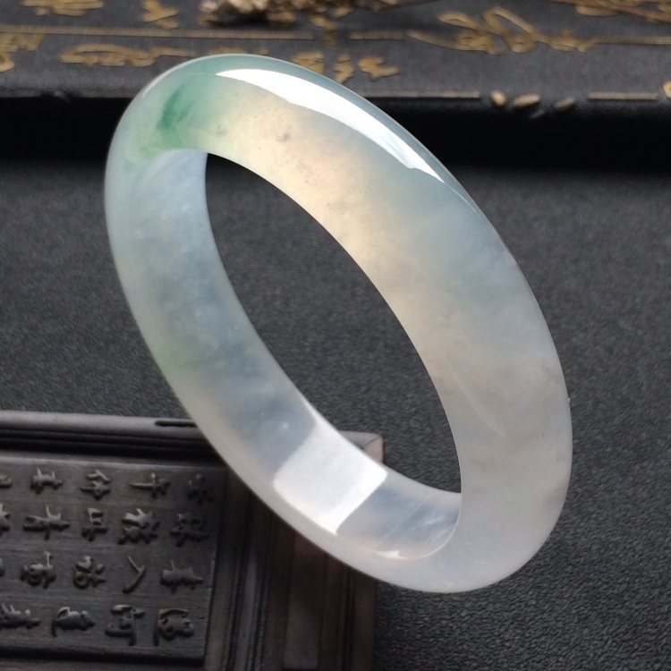 （超值推荐）冰种略飘花手镯（57mm）