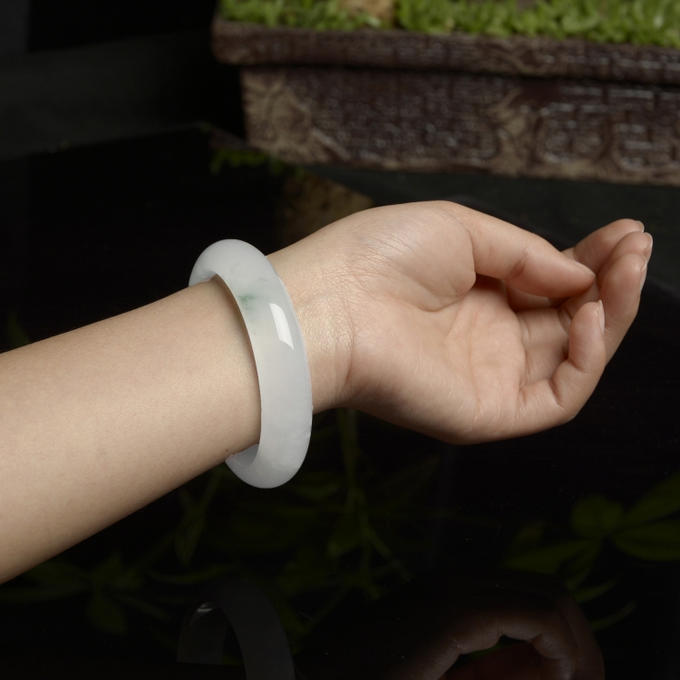（超值推荐）冰种略飘花手镯（57mm）