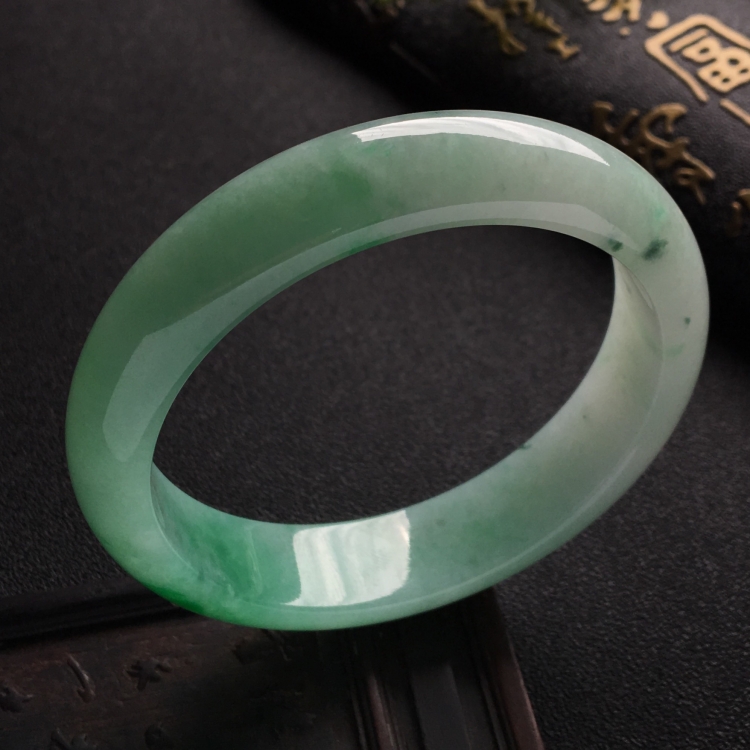 （超值推荐）糯冰种飘翠手镯（55.2mm）