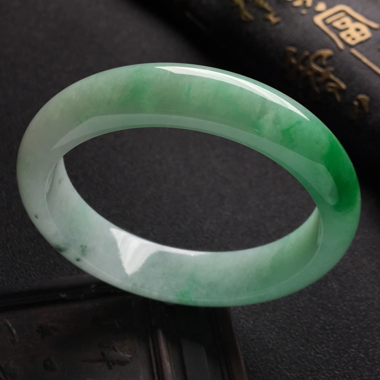 （超值推荐）糯冰种飘翠手镯（55.2mm）