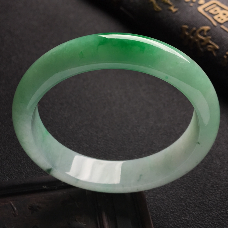 （超值推荐）糯冰种飘翠手镯（55.2mm）