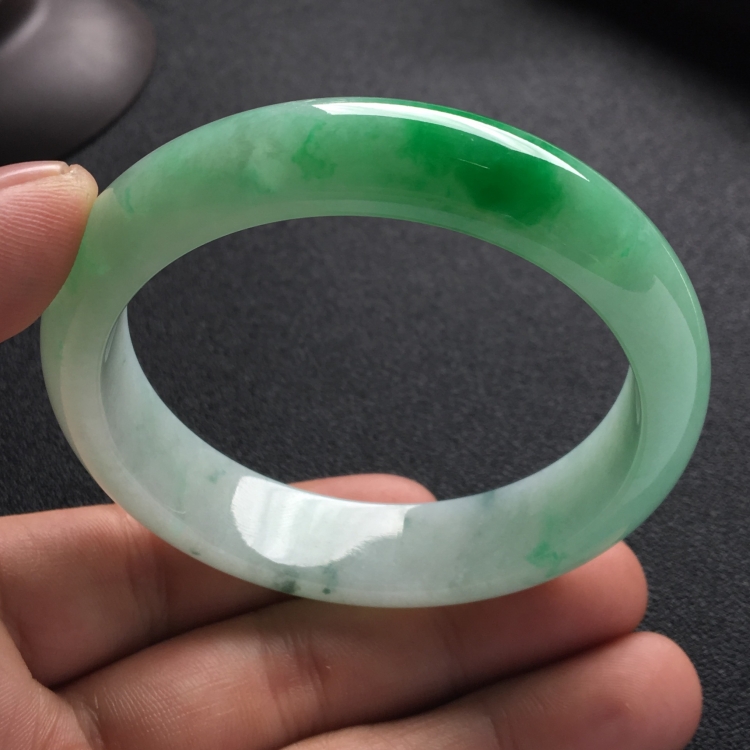 （超值推荐）糯冰种飘翠手镯（55.2mm）