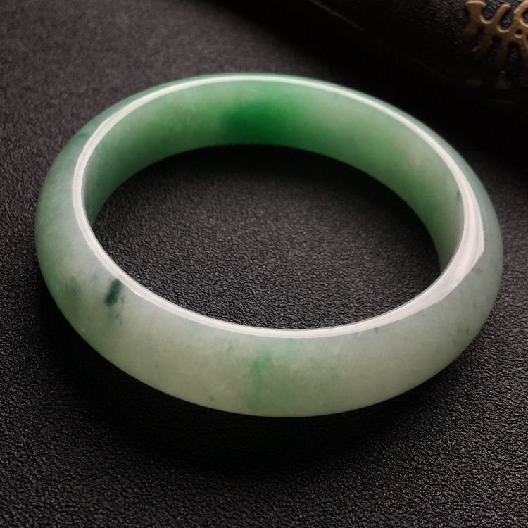 （超值推荐）糯冰种飘翠手镯（55.2mm）