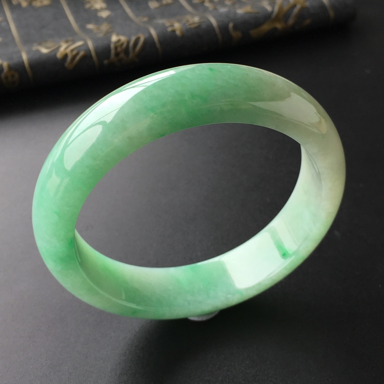 (超值推荐)糯冰种飘翠手镯(60.7mm)