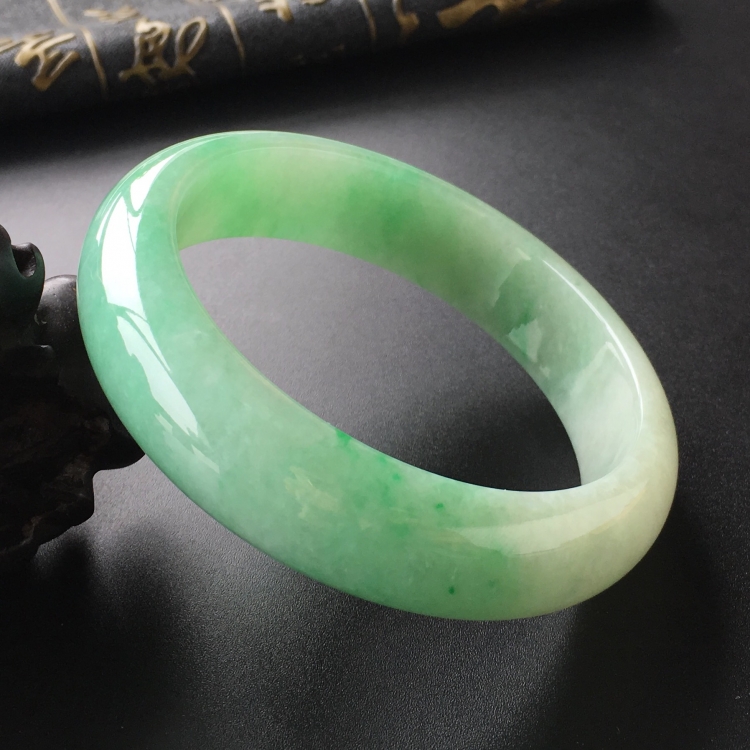 (超值推荐)糯冰种飘翠手镯(60.7mm)