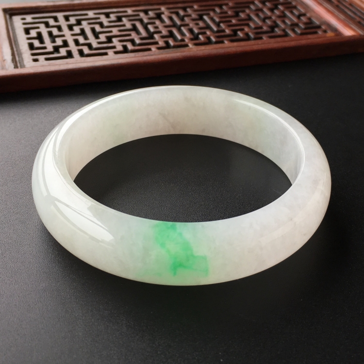 (超值推荐)糯冰种飘翠手镯(55.3mm)