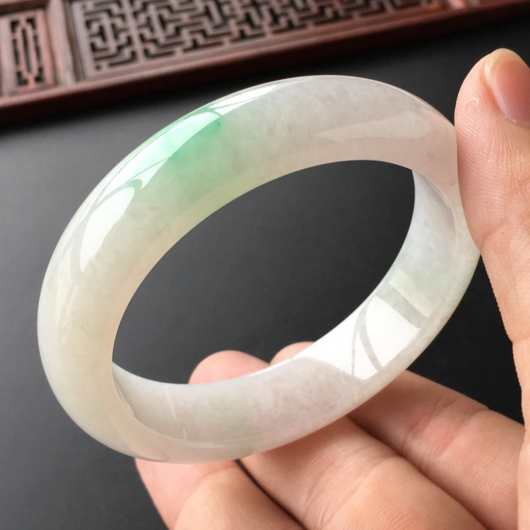 (超值推荐)糯冰种飘翠手镯(55.3mm)
