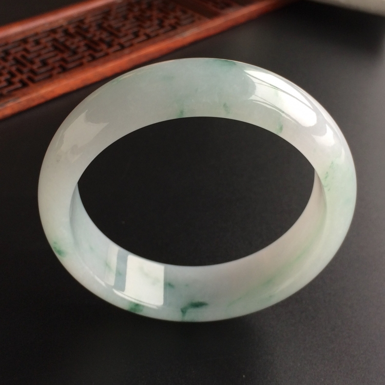 (超值推荐)糯冰种飘花手镯(57mm)
