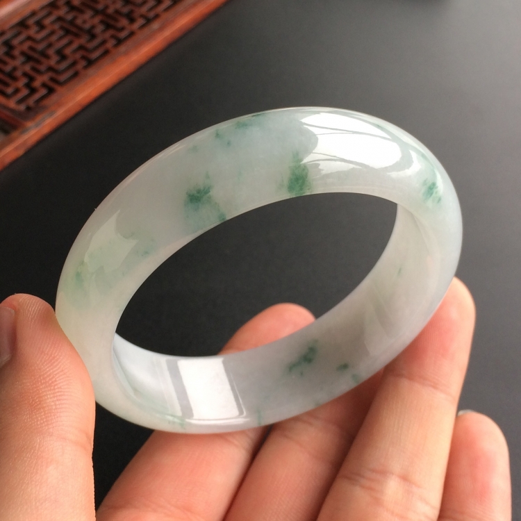 (超值推荐)糯冰种飘花手镯(57mm)