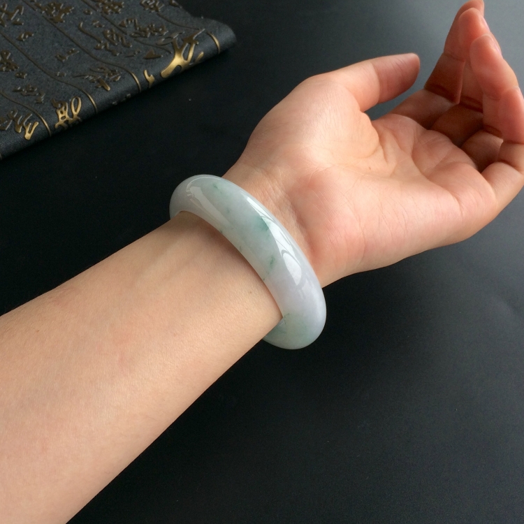 (超值推荐)糯冰种飘花手镯(57mm)