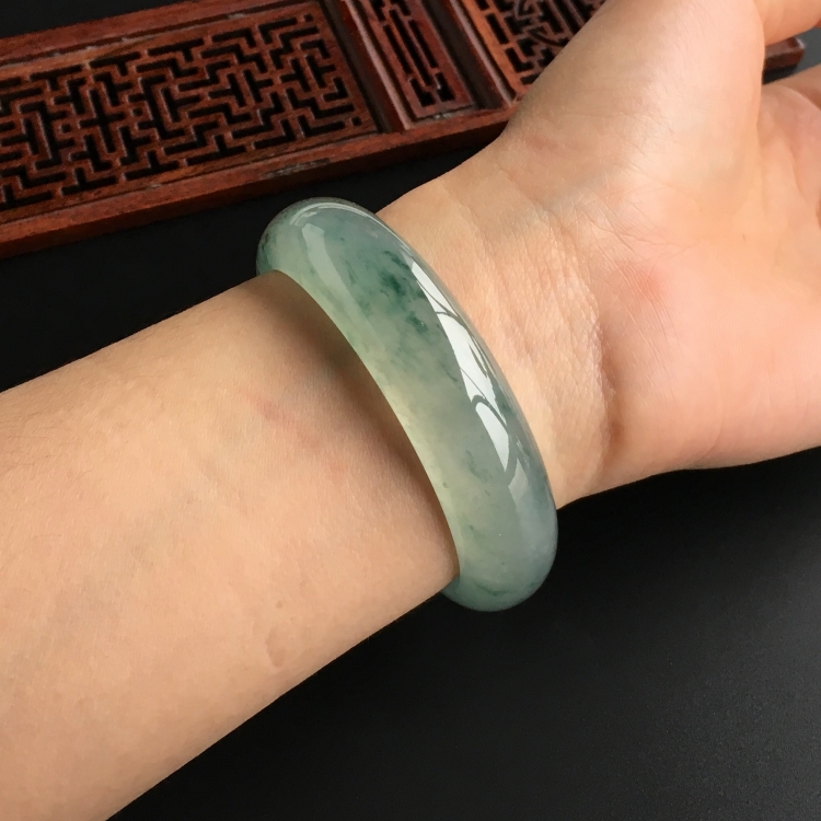 (超值推荐)冰种飘花手镯(54.5mm)