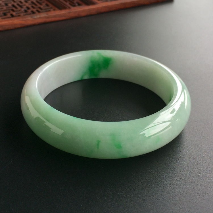 (超值推荐)糯冰种飘翠手镯(56mm)