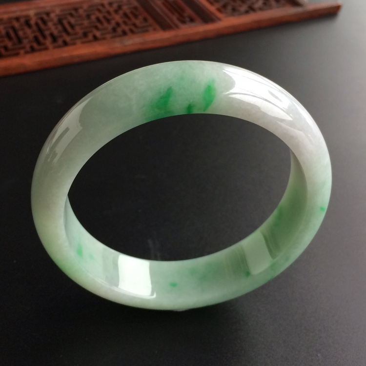 (超值推荐)糯冰种飘翠手镯(56mm)