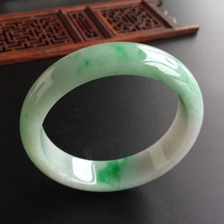 (超值推荐)糯冰种飘翠手镯(56mm)