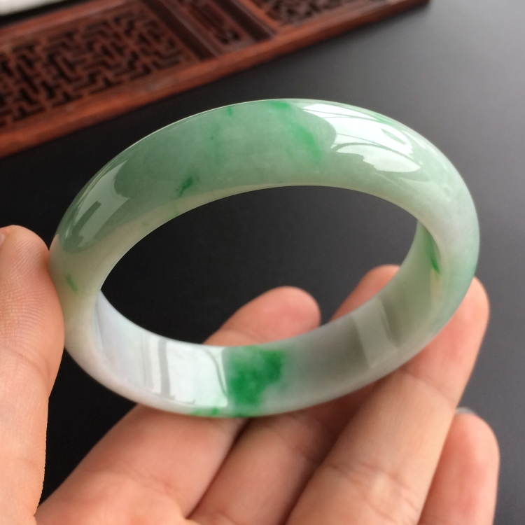 (超值推荐)糯冰种飘翠手镯(56mm)