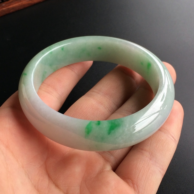 (超值推荐)糯冰种飘翠手镯(56mm)