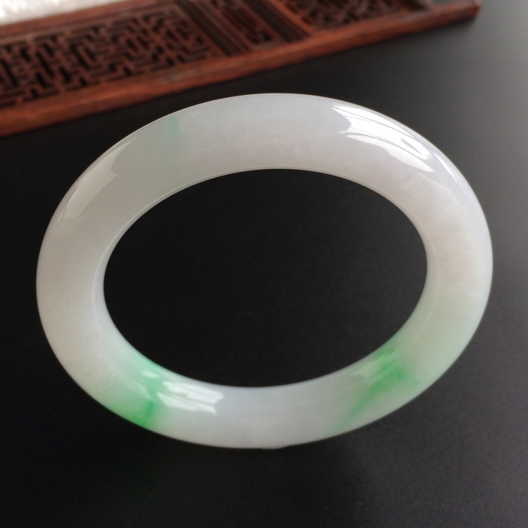 (超值推荐)糯冰种飘翠圆条手镯(55mm)