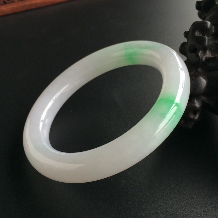 (超值推荐)糯冰种飘翠圆条手镯(55mm)