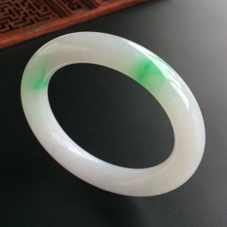 (超值推荐)糯冰种飘翠圆条手镯(55mm)