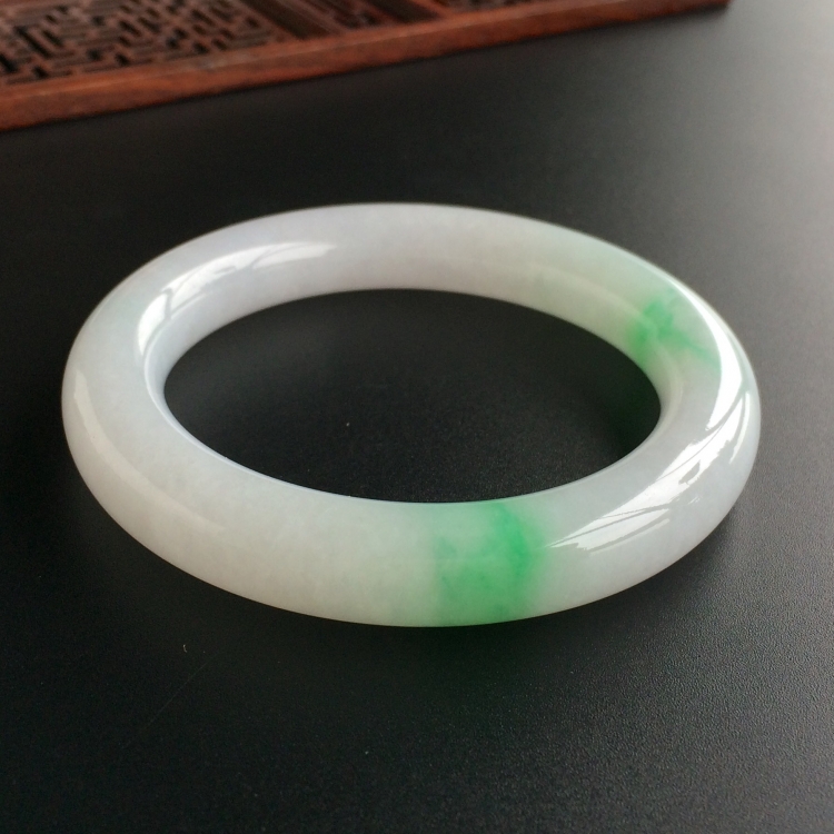 (超值推荐)糯冰种飘翠圆条手镯(55mm)