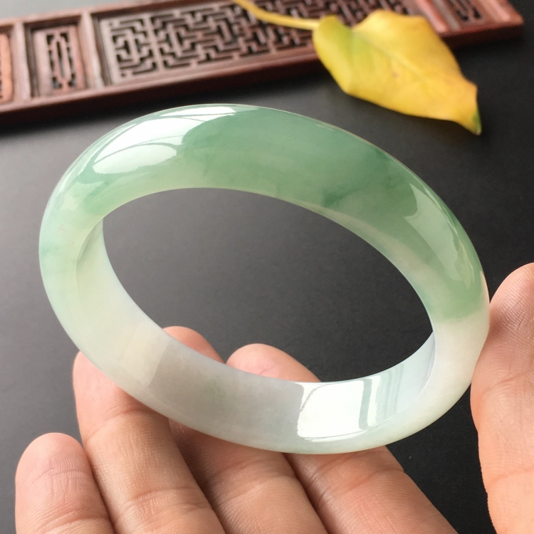 (超值推荐)糯冰种飘花手镯(59.3mm)