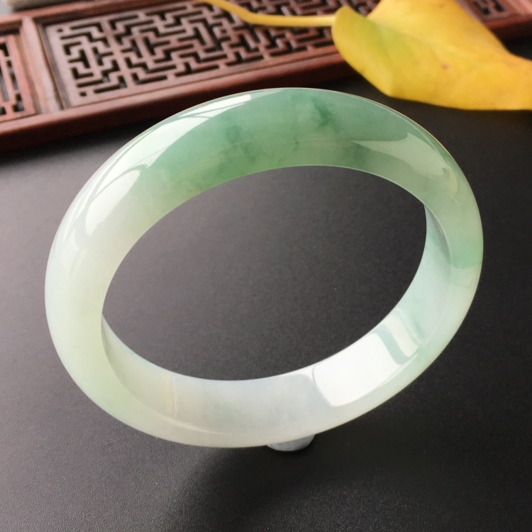 (超值推荐)糯冰种飘花手镯(59.3mm)
