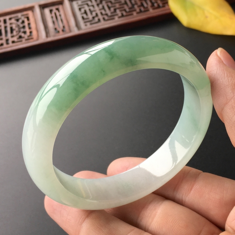 (超值推荐)糯冰种飘花手镯(59.3mm)
