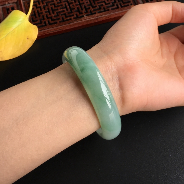 (超值推荐)糯冰种飘花手镯(59.3mm)