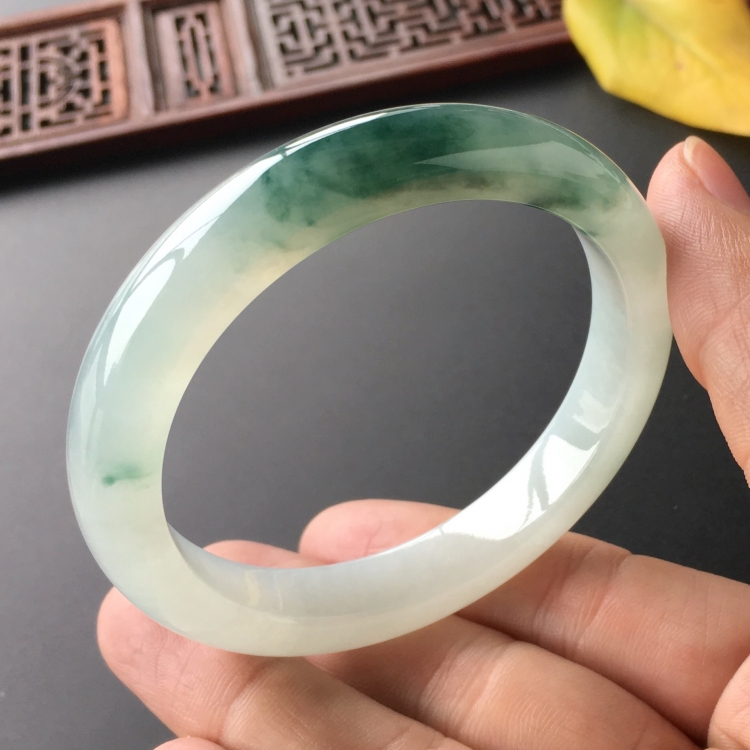 (超值推荐)糯冰种飘花手镯(55.6mm)