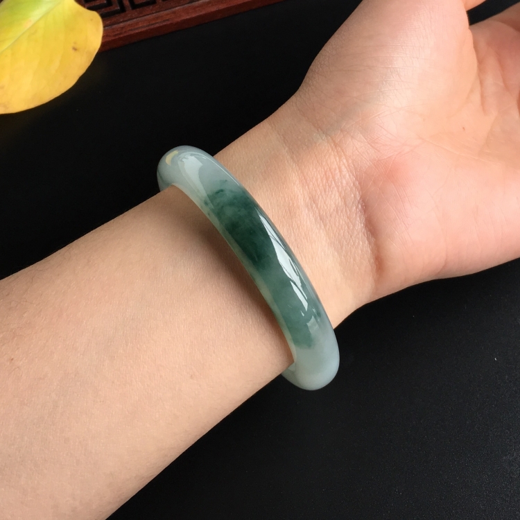 (超值推荐)糯冰种飘花手镯(55.6mm)