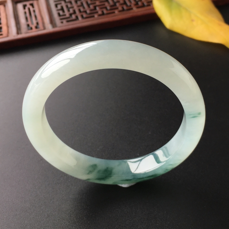 (超值推荐)糯冰种飘花手镯(55.6mm)