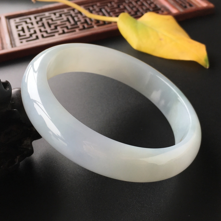 (超值推荐)糯冰种晴水手镯(64.8mm)