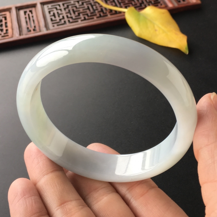 (超值推荐)糯冰种晴水手镯(64.8mm)