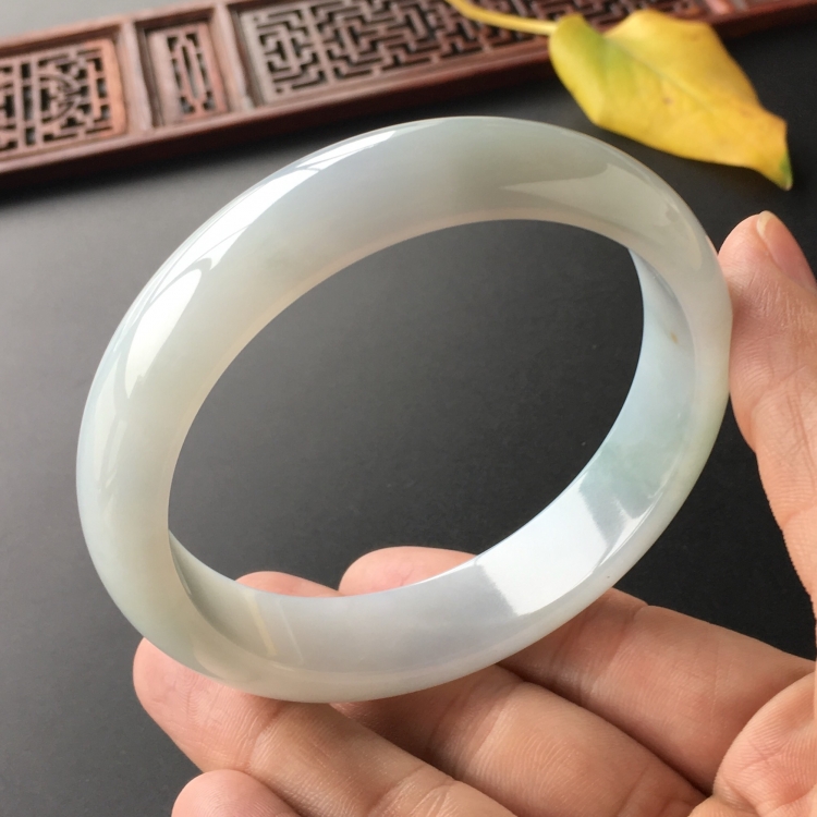 (超值推荐)糯冰种晴水手镯(64.8mm)