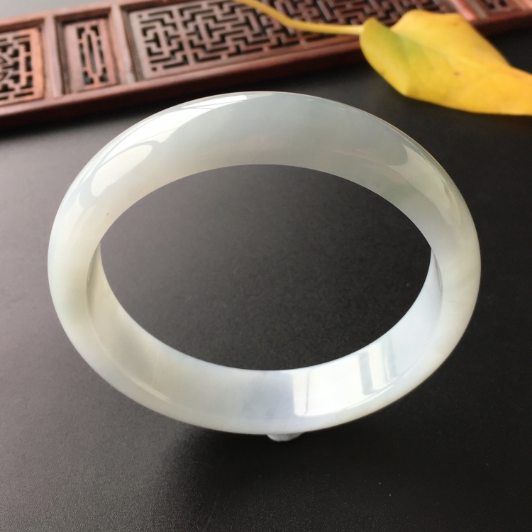 (超值推荐)糯冰种晴水手镯(64.8mm)