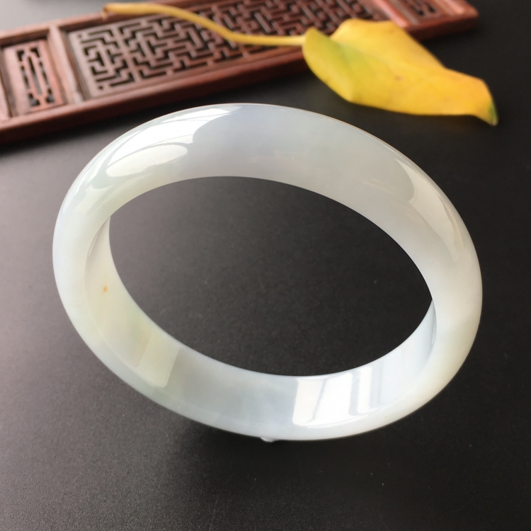 (超值推荐)糯冰种晴水手镯(64.8mm)